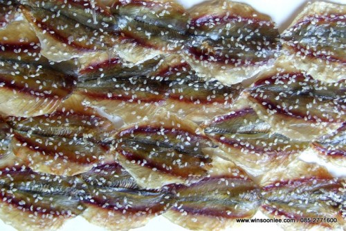 Dried Yellowstripe Trevally ( W, W/O Sesame)